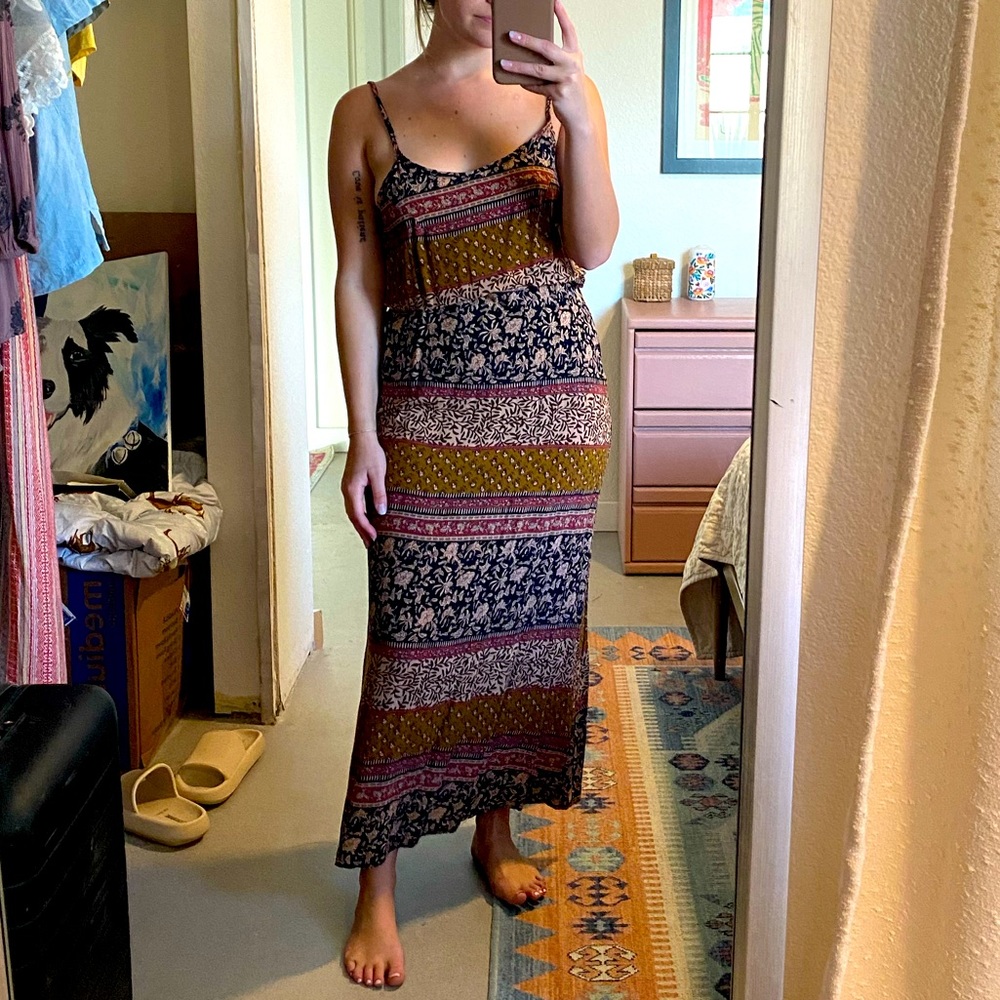 Maxi dress with a rib elastic detail